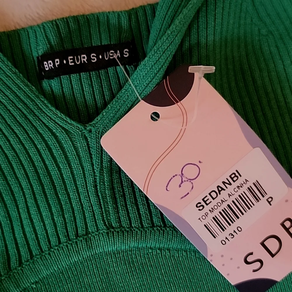 Cropped Tank - Picture 2 of 4